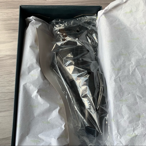 NWT Florsheim Black Center Cap Oxfords - Picture 15 of 16